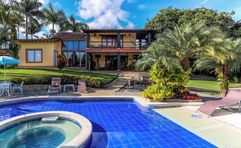 Beautiful Chalet in El Caimo