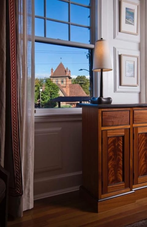 Comfortable furnishing overlook The Richard Morris Hunt Cathedral of All Souls