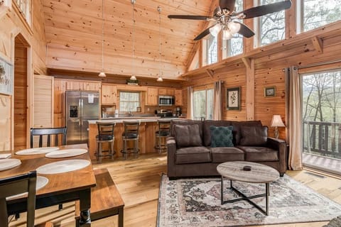 Open Living Floor Plan w/Vaulted Ceiling