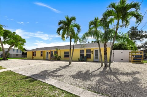 Front two entrance one floor no steps 