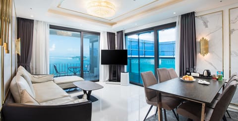 Royal Pool Villa - Additional payment 100,000 is required for pool use - F&B benefit | Premium bedding, in-room safe, desk, blackout drapes