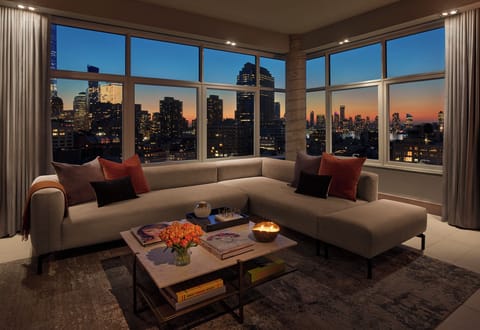 Single Room (Gallery) | Frette Italian sheets, premium bedding, down comforters, pillowtop beds