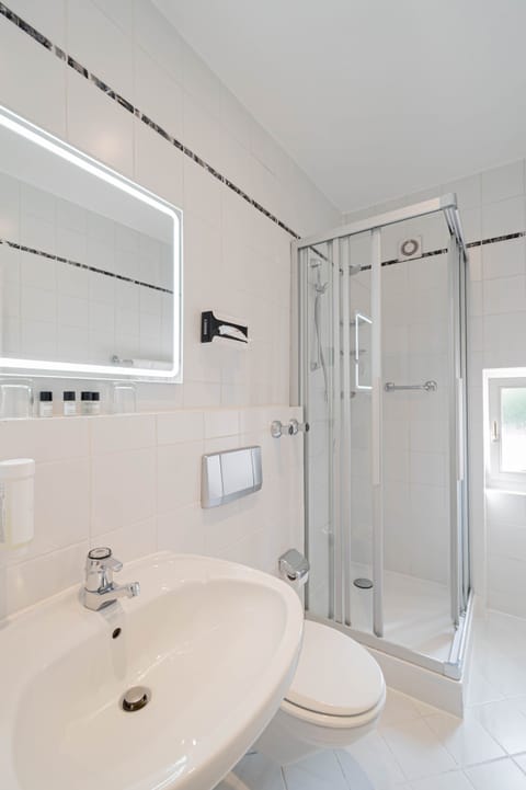 Premium Room, 1 King Bed with Sofa bed | Bathroom | Free toiletries, hair dryer, towels, soap