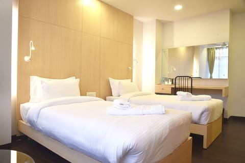 Deluxe Twin Room | Desk, laptop workspace, free WiFi, bed sheets