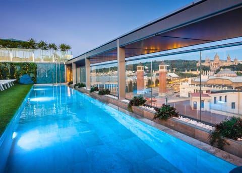 Seasonal outdoor pool, pool umbrellas, sun loungers