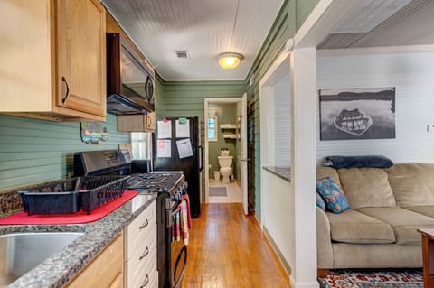 Standard Cottage, 2 Bedrooms, Non Smoking (Drunken Sailor) | Private kitchen | Fridge, microwave, oven, dishwasher