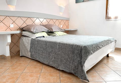 Individually decorated, individually furnished, desk, laptop workspace