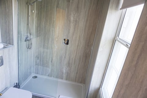 Standard Double (1st floor) | Bathroom | Free toiletries, hair dryer, towels, soap