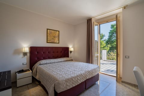 Superior Double or Twin Room, Terrace | Minibar, in-room safe, desk, free WiFi