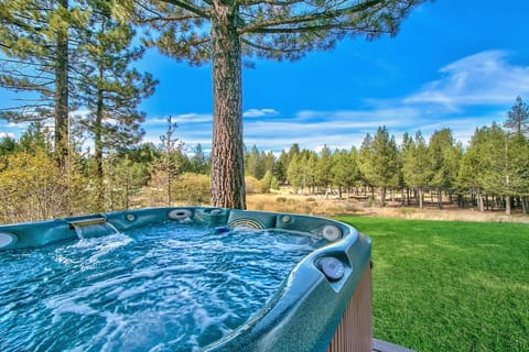 - Soak in the private hot tub while enjoying peaceful forest views  
- Relax with bubbling jets after a day of outdoor adventures  
- Scenic retreat with fresh air and endless nature surrounding