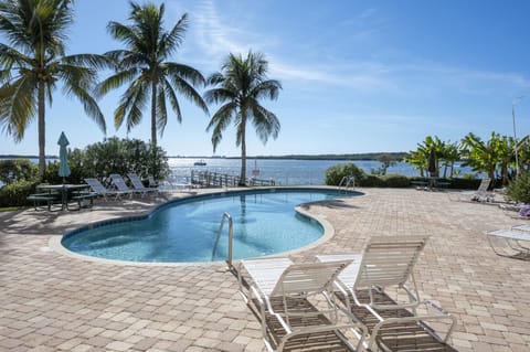Syunning pool area