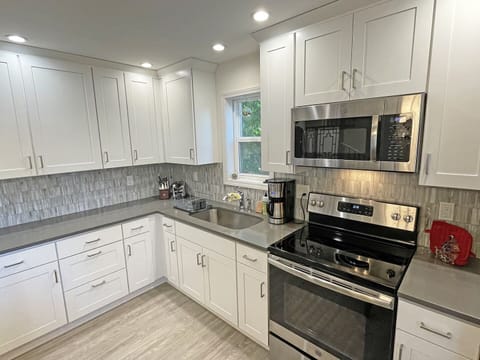 Electric glass-top range, microwave/range hood, Refrigerator w/top freezer