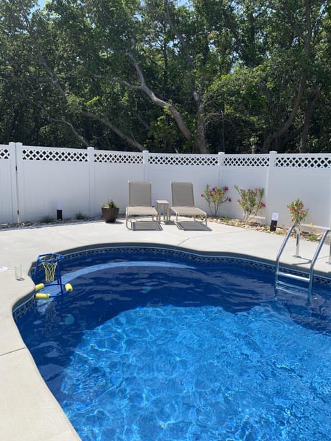 6 lounge chairs for afternoon naps by the pool. 