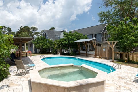 Pool and pool spa