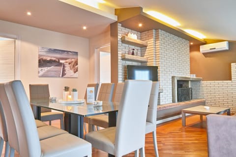 Villa, Multiple Beds | Living area | Flat-screen TV, fireplace