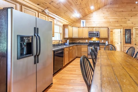 Full Kitchen - Full Kitchen