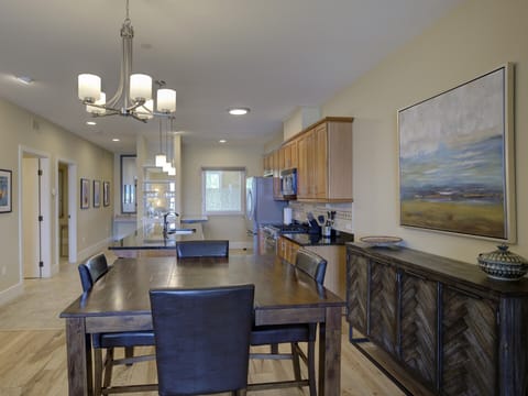 Condo 232 - Dining Space