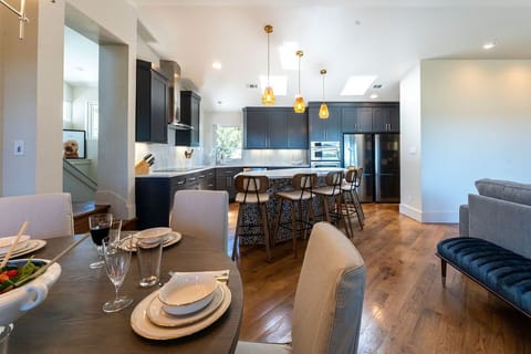 Lake Travis Escape - Walker Luxury Vacation Rentals