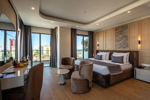 Deluxe Suite, 1 Bedroom | Premium bedding, Select Comfort beds, minibar, desk