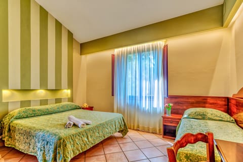 Triple Room | In-room safe, individually decorated, individually furnished, desk