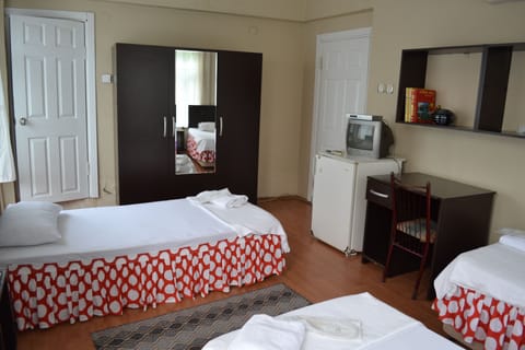 Standard Twin Room | Desk, soundproofing, free WiFi, bed sheets