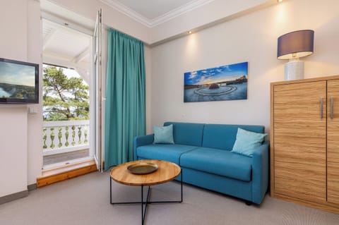 Apartment, Balcony, Sea View | Hypo-allergenic bedding, minibar, in-room safe, blackout drapes