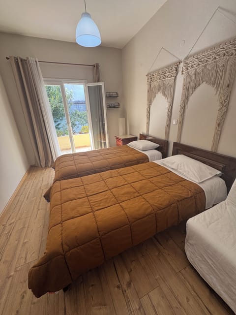 Family Apartment | Premium bedding, laptop workspace, iron/ironing board, free WiFi