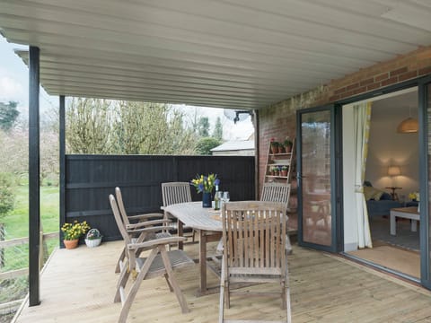 Relaxing sitting-out-area | Meadow View, North Walsham