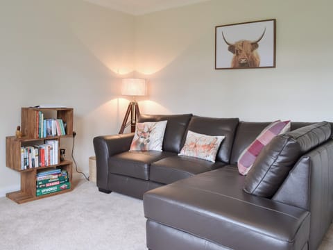 Welcoming living area | 6 Elm Court, Keswick