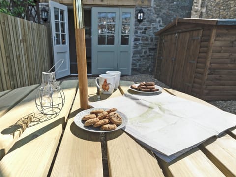 Peaceful sitting-out-area | Pinfold Cottage, Richmond