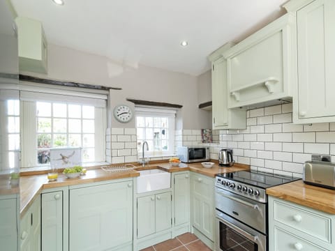 Light and airy country kitchen | Pinfold Cottage, Richmond