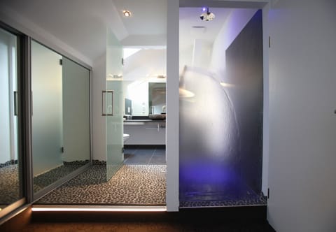 Superior Double Room, 1 Double Bed, Non Smoking, Mountain View | Bathroom | Free toiletries, hair dryer, bathrobes, slippers