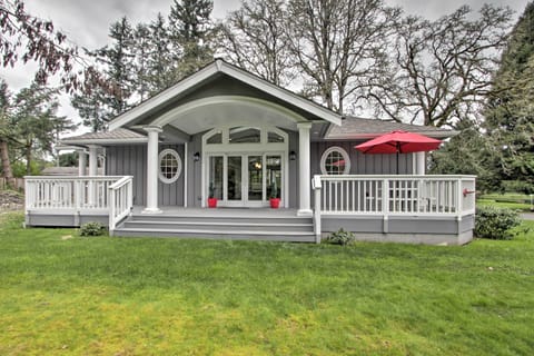 Tacoma Vacation Rental | 2BR | 2BA | 1,400 Sq Ft | Stairs Required