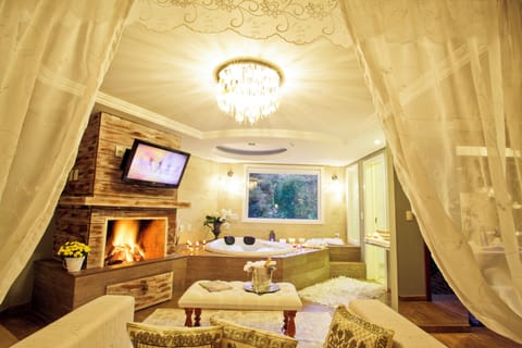 Presidential Suite | Premium bedding, minibar, in-room safe, blackout drapes