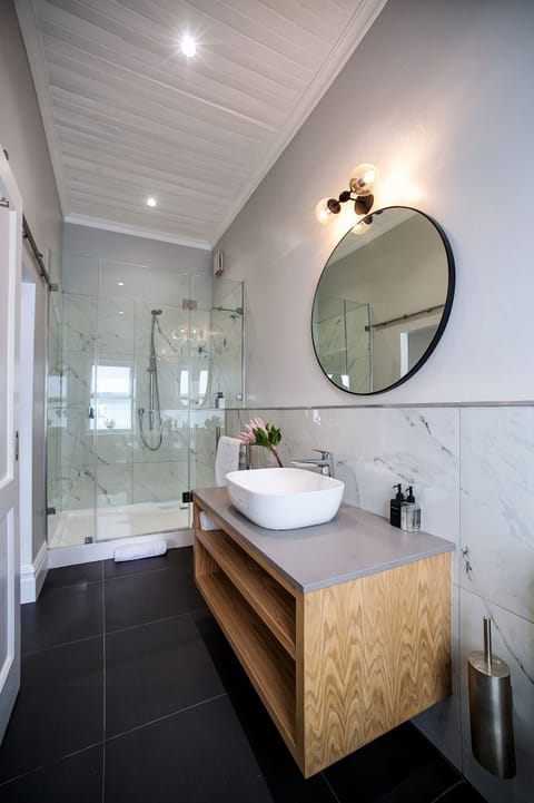 Deluxe Double or Twin Room, Balcony, Pool View | Bathroom | Free toiletries, hair dryer, towels, soap