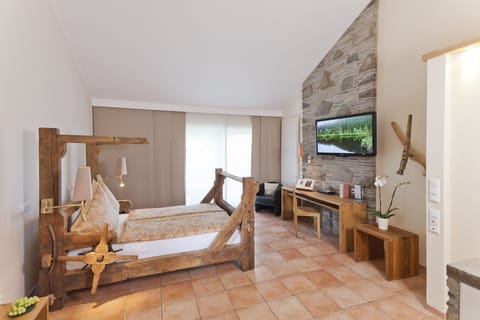 Junior Suite | Premium bedding, in-room safe, individually furnished, desk