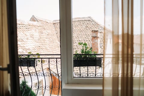 Standard Room, Courtyard View | Terrace/patio