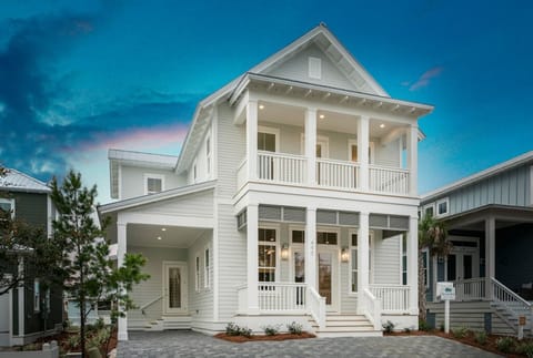 Brand new construction home by custom builder meets all of your vacation needs! 