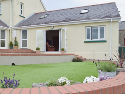 Lovingly restored former piggery | Piglets Cottage, Canaston Bridge, near Narberth