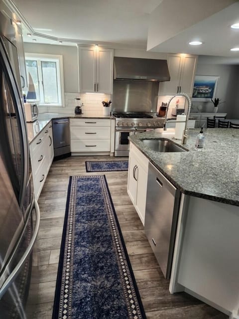 Brand new large fully stocked kitchen with everything you could want. 