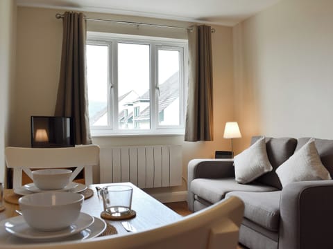 Light and airy living/ dining room | The Hollies, Bowness-on-Windermere