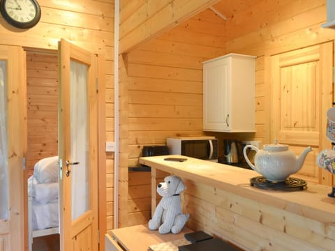 Kitchen and dining area | Gooseberry Lodge, Tollard Royal, near Salisbury
