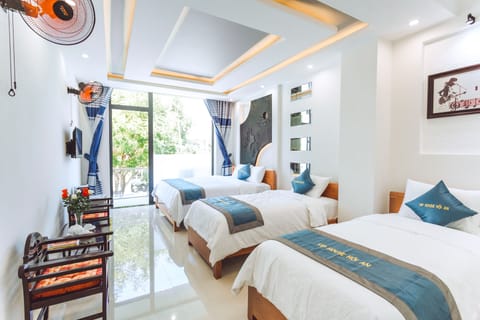 Family Room, Balcony | Minibar, in-room safe, desk, soundproofing