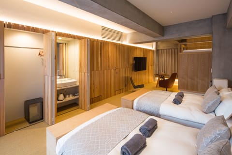 Desk, blackout drapes, free WiFi, bed sheets