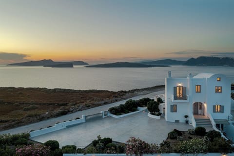 Welcome to Hemera Holiday Home villa on Santorini!