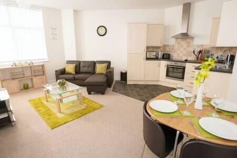 Centrally Located, Luxury 1 Bedroom Apartment in Swindon