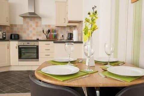 Centrally Located, Luxury 1 Bedroom Apartment in Swindon