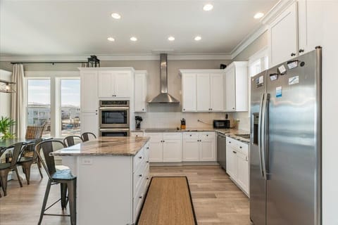 Fully stocked Kitchen. We have everything you need! 