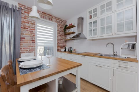 Comfort Apartment, Courtyard View | Private kitchen | Full-size fridge, microwave, oven, stovetop
