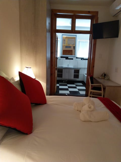 In-room safe, desk, laptop workspace, free WiFi